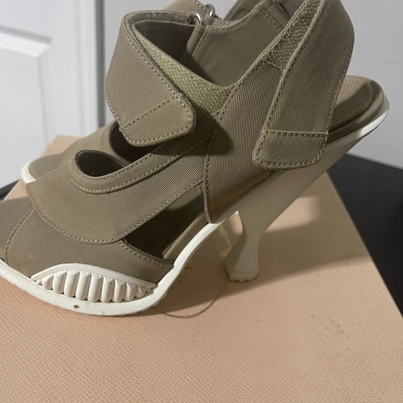 Prada shoes - Picture 1 of 4